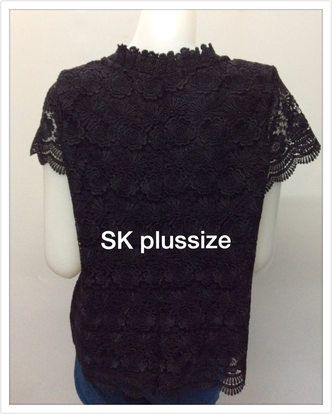 เสื้อลูกไม้ คอจีน สีดำ แขนสั้น รอบอก 44 นิ้ว