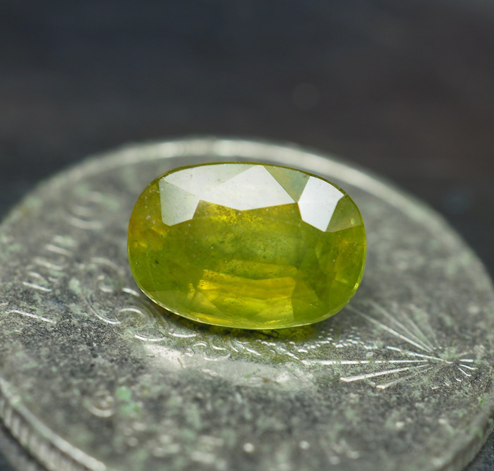 พลอยแท้สฟีน (Sphene) 2.25 กะรัต