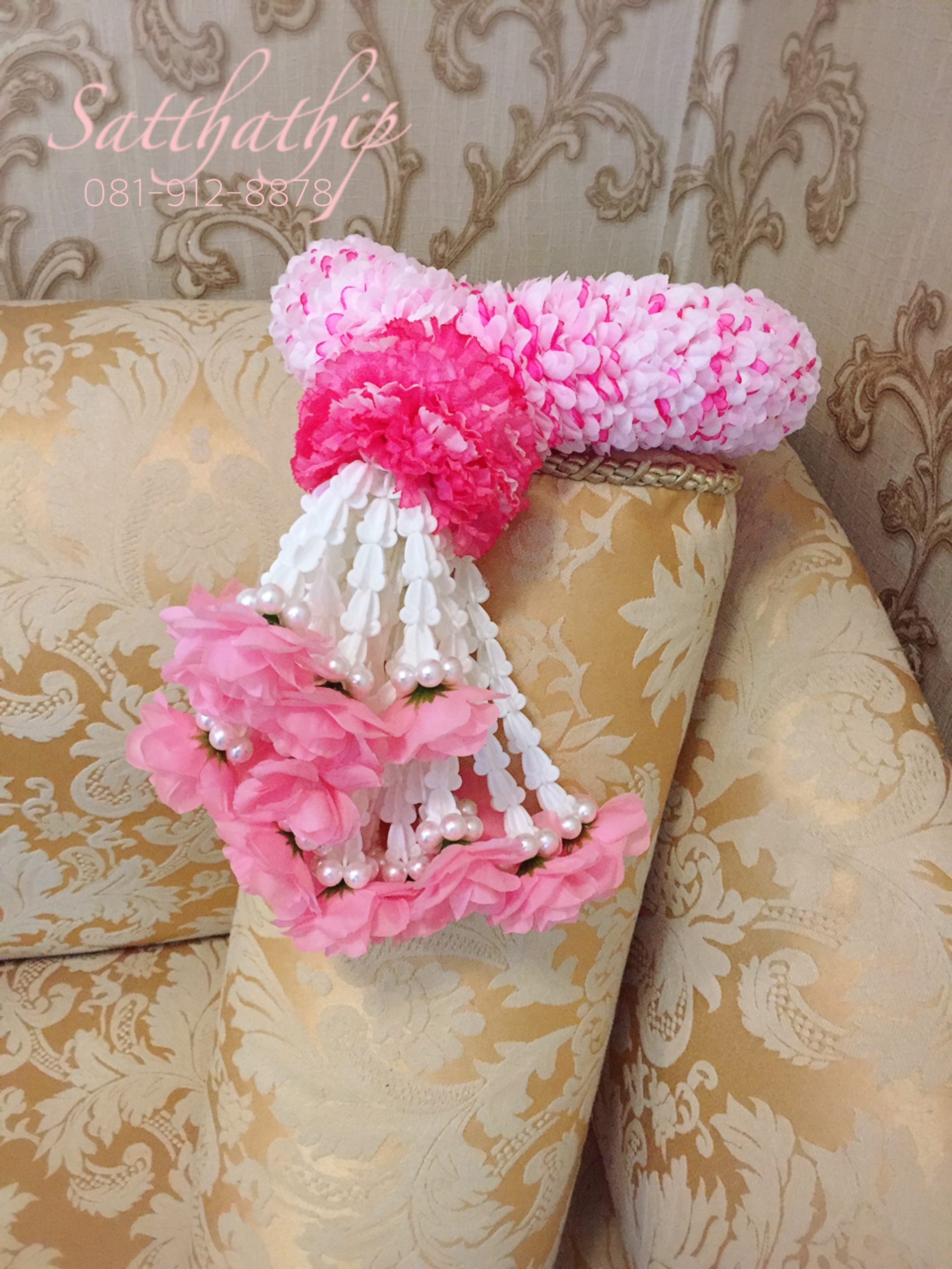 พวงมาลัยผ้า ดอกมัม (ร้อยด้วยกลีบ) สีขาว,ชมพู - พวงมาลัยผ้า - Fabric garland