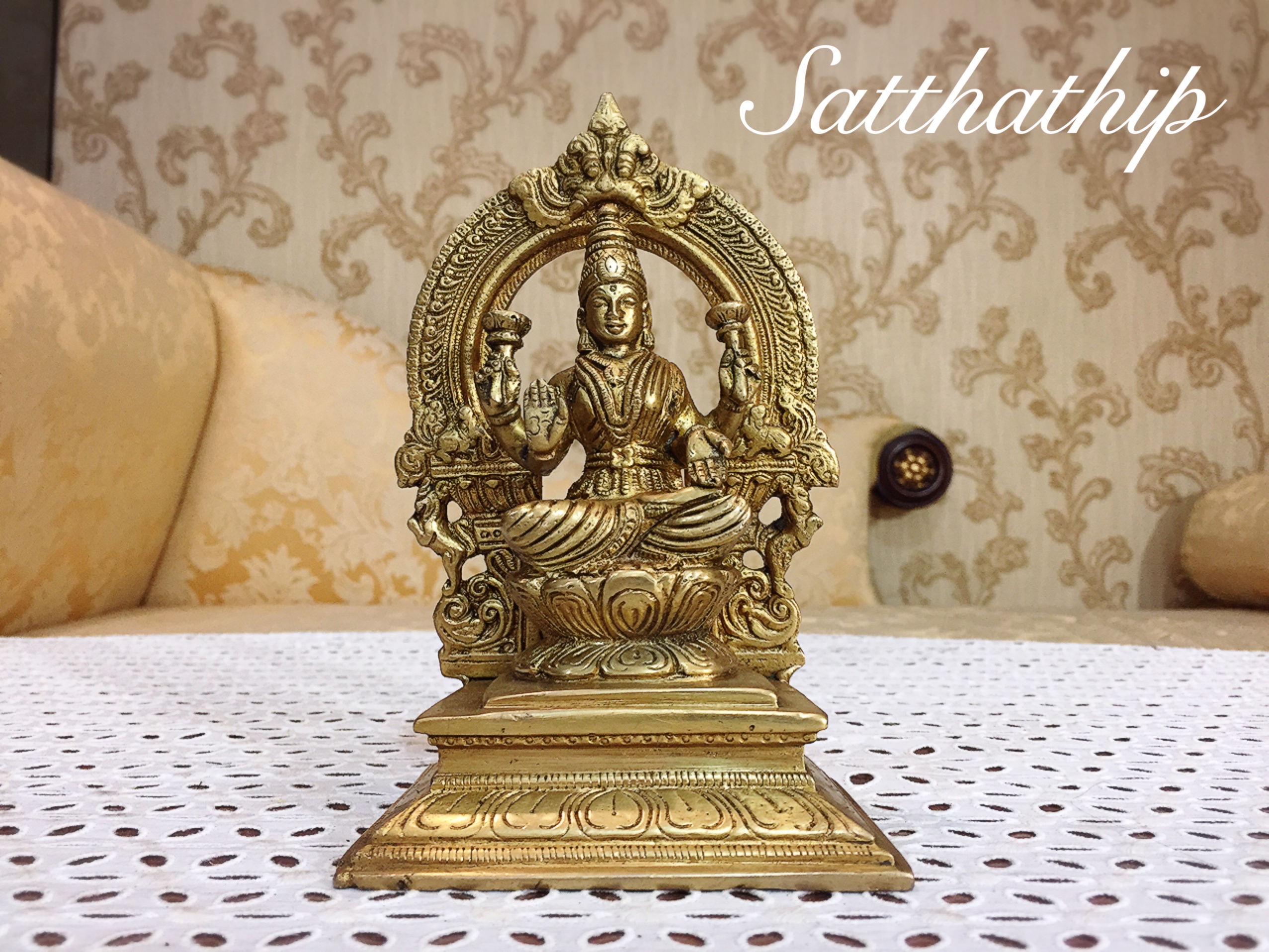 พระแม่ลักษมี (ทองเหลือง) ผลิตและนำเข้าจากอินเดีย - Lakshmi Devi