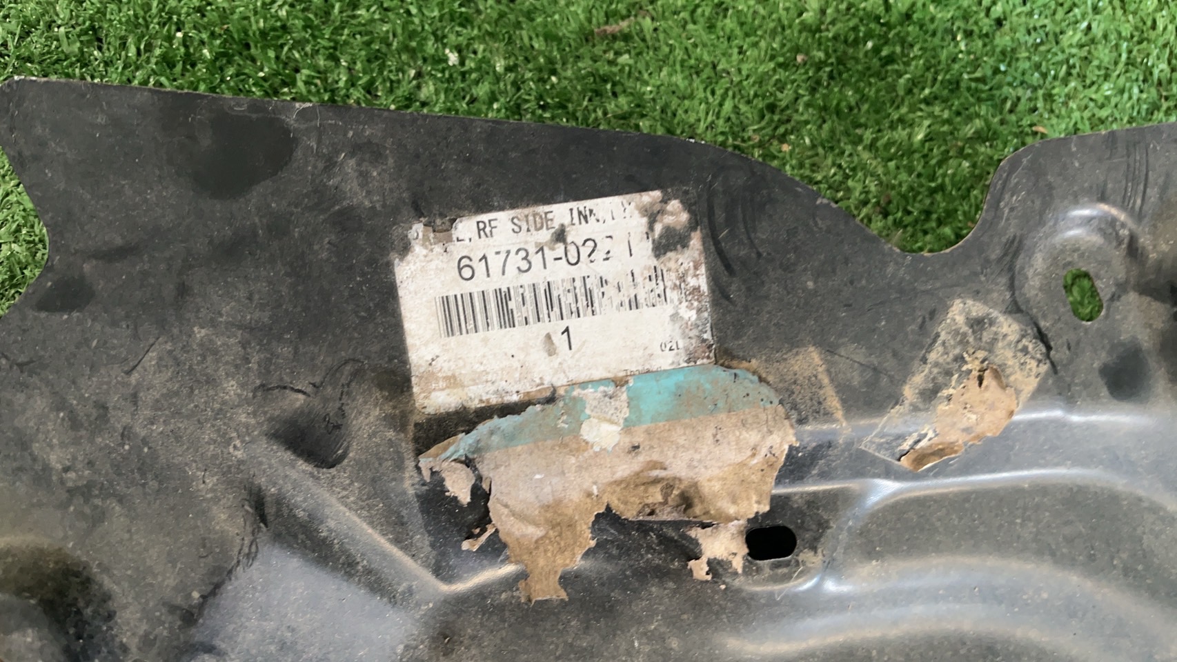 เหล็กแผงไฟหน้าบน Toyota Vigo อยู่อู่ยิ่ง