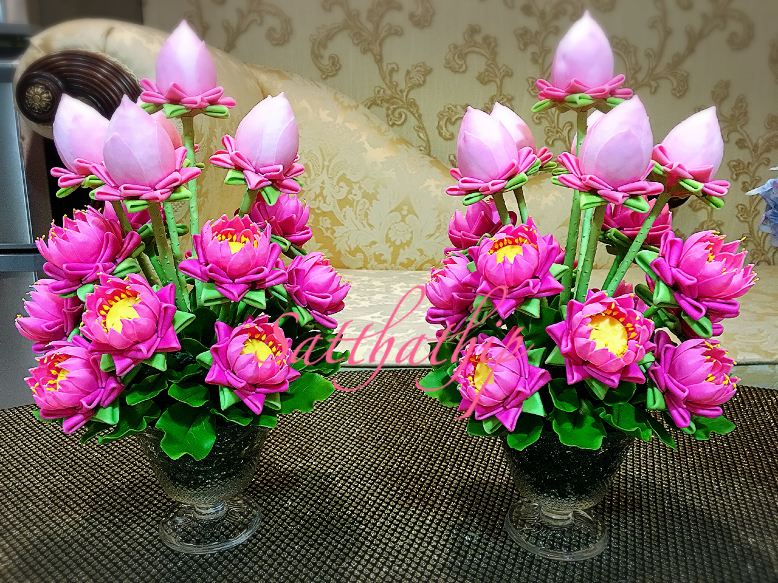 พานดอกบัว - ดอกบัวประดิษฐ์ - แจกันดอกบัวพับ (ข้างละ 18 ดอก) ประดิษฐ์จากดิน - Lotus Flower