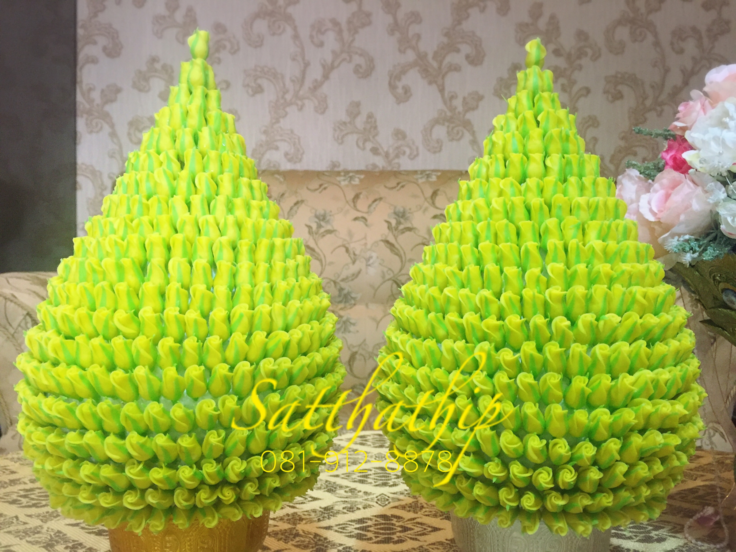 พานพุ่มดอกกุหลาบ ประดิษฐ์จากดิน [8 นิ้ว 4,000 บาท/คู่]