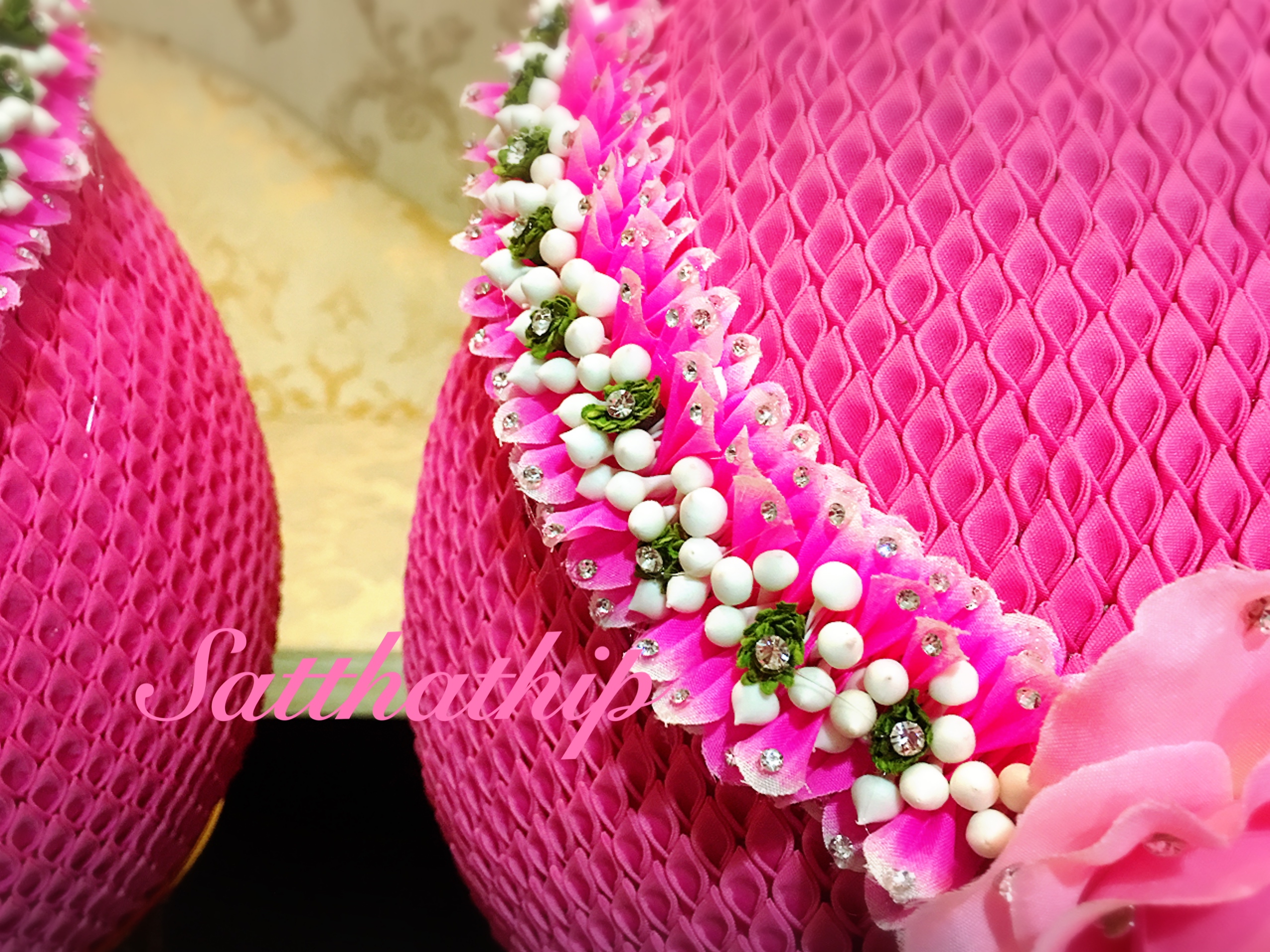 พานพุ่มผ้า สีชมพู ประดับคริสตัล - พานพุ่ม สีชมพู ประดับคริสตัล - พานพุ่มสักการะ สีชมพู ประดับคริสตัล - Phan bush