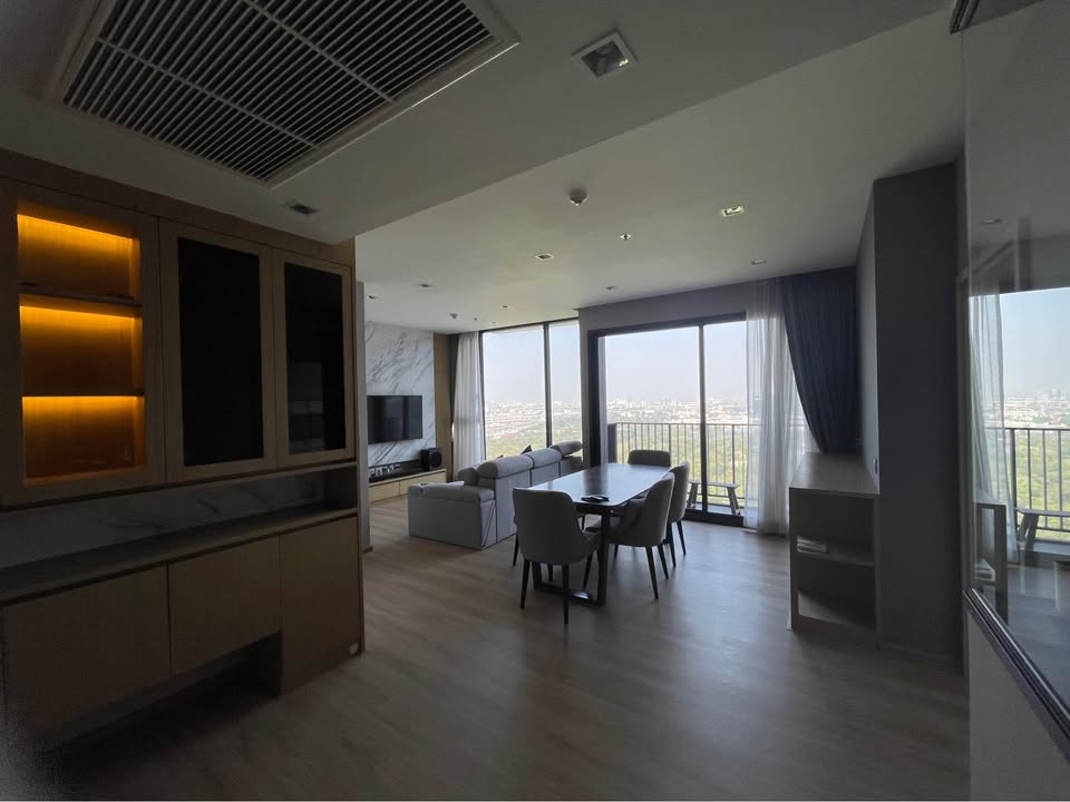 The Line Jatujak Mochit