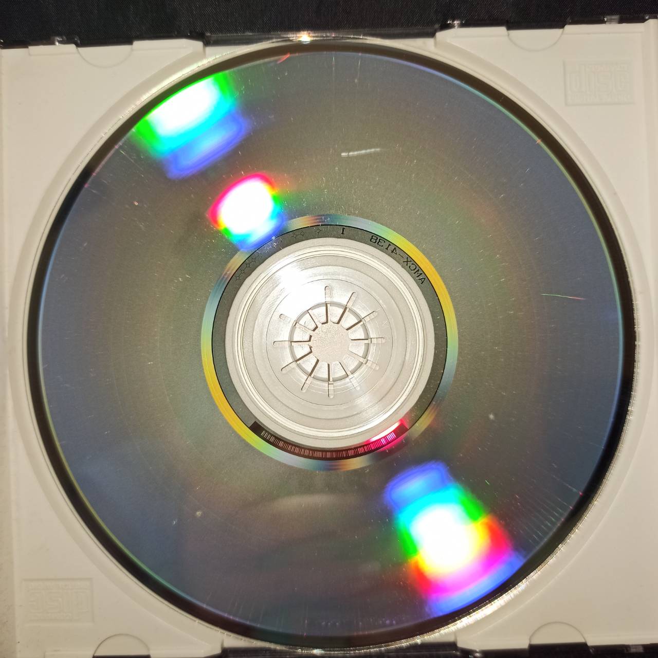 Hound Dog – Favorite Things: Hound Dog Best 1987-1992 / JAPAN / ปกในมีจุดเหลือง / แผ่นเป็นรอยเล็กน้อย