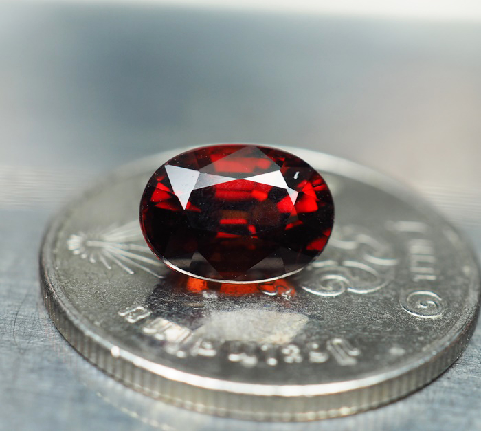 พลอยโกเมน (Garnet) 2.25 กะรัต