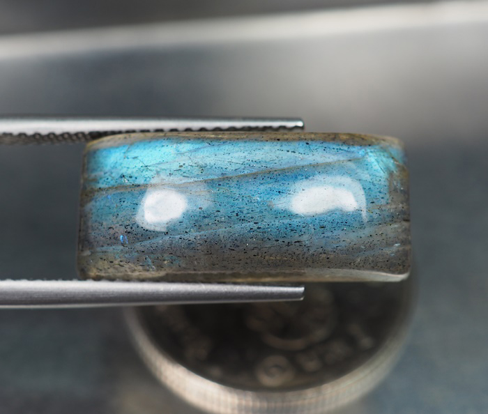 พลอยลาบราโดไรท์ (Labradorite) 9.50 กะรัต