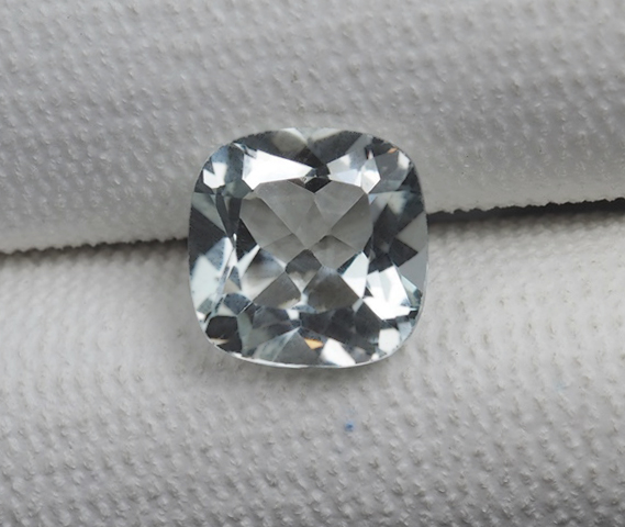 พลอยโทแพซสีขาว (White Topaz) 5.05 กะรัต