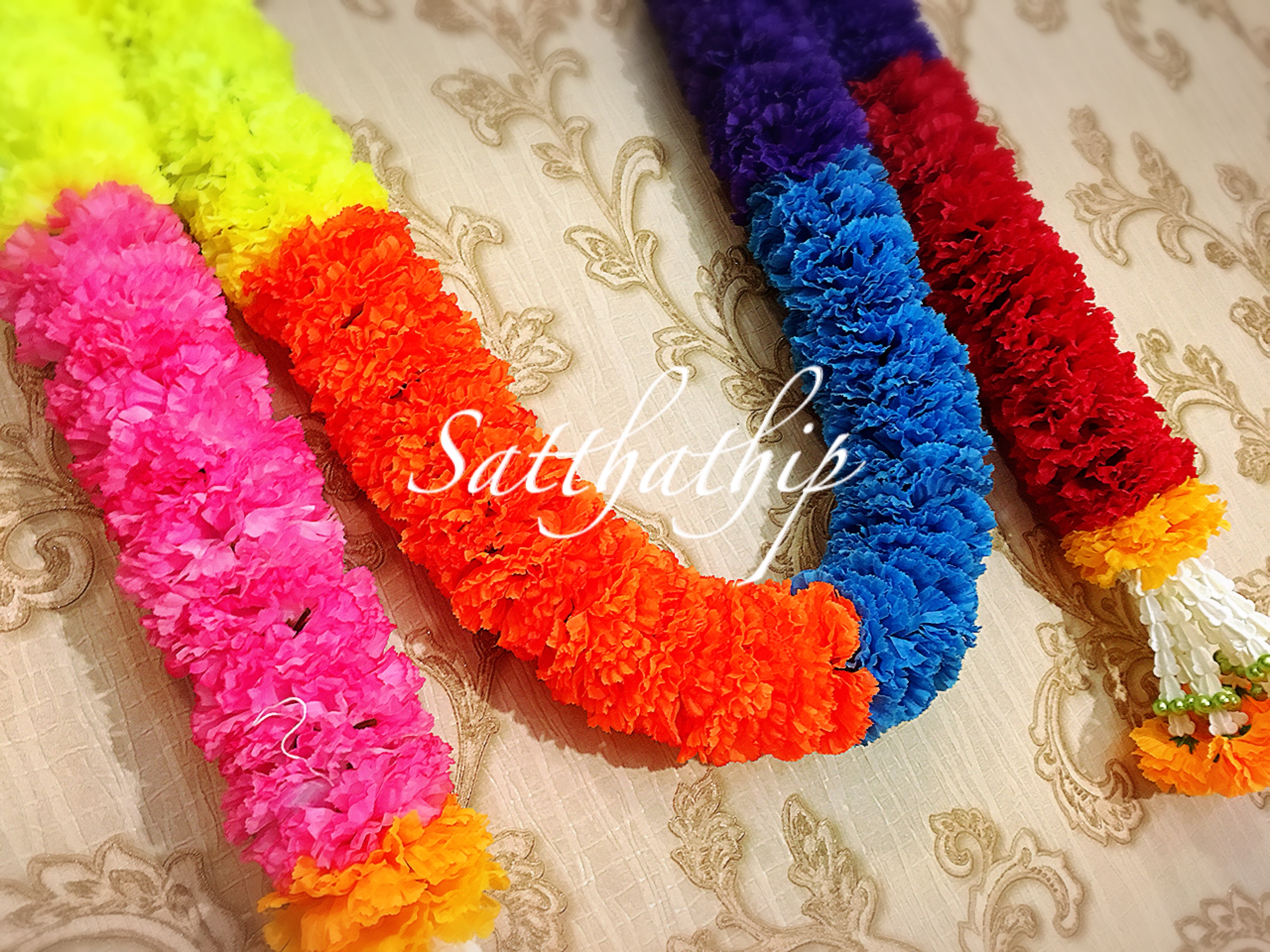 พวงมาลัยเจ็ดสีเจ็ดศอก/พวงมาลัยผ้าสองชาย [แบบตัดก้านดอก ร้อยแน่น 450 บาท/เมตร]