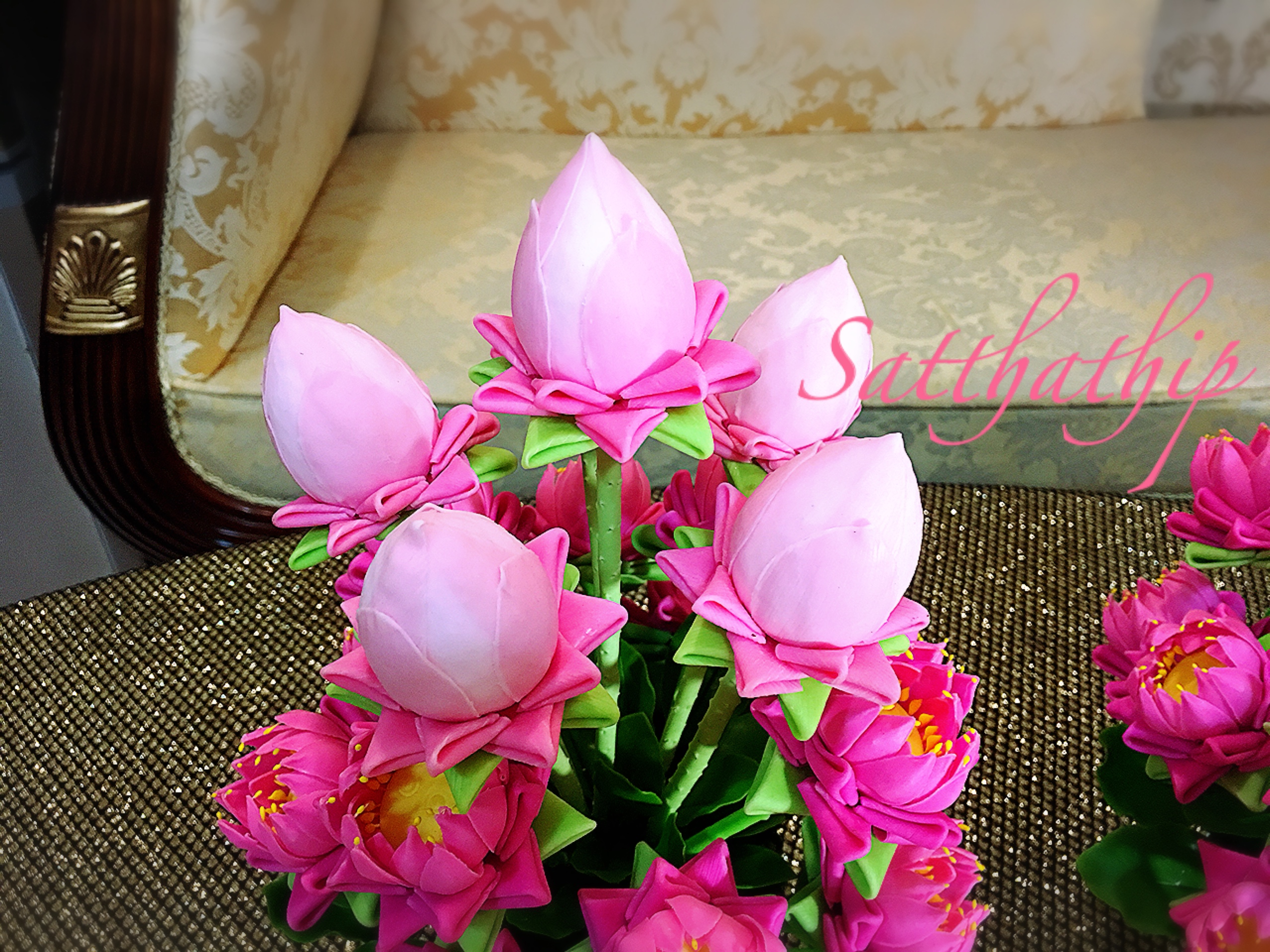 พานดอกบัว - ดอกบัวประดิษฐ์ - แจกันดอกบัวพับ (ข้างละ 18 ดอก) ประดิษฐ์จากดิน - Lotus Flower