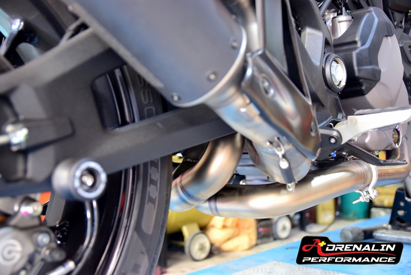 ท่อคู่ Racing termignoni สำหรับ Monster 937 ducati performance ท่อดำปากคาร์บอน พร้อมคอกลาง แทนที่แคต (For Exhibition only)