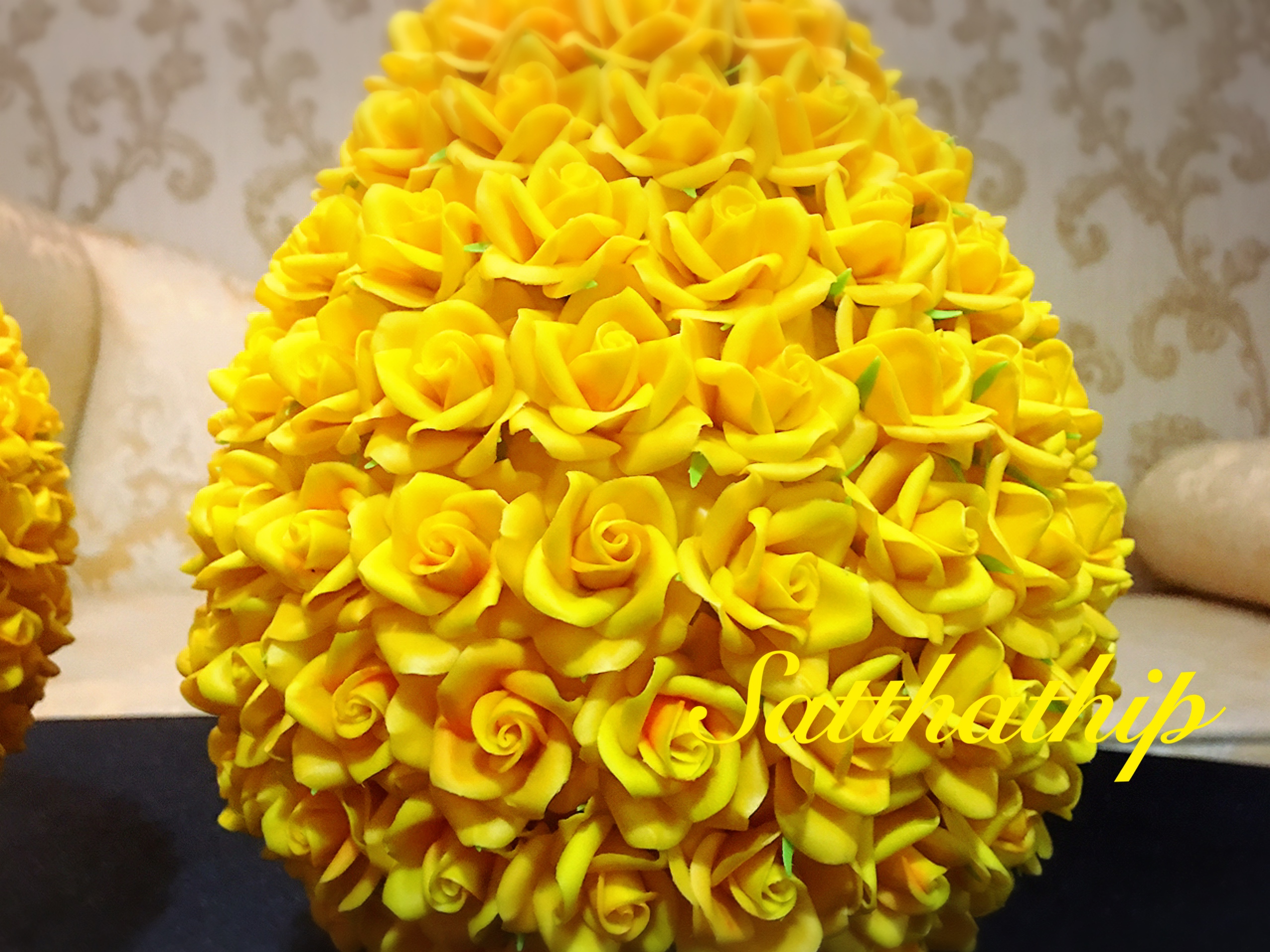 พานพุ่มดอกกุหลาบ ประดิษฐ์จากดิน ***ไม่ใส่ใบ [7.5 นิ้ว 4,600 บาท/คู่]