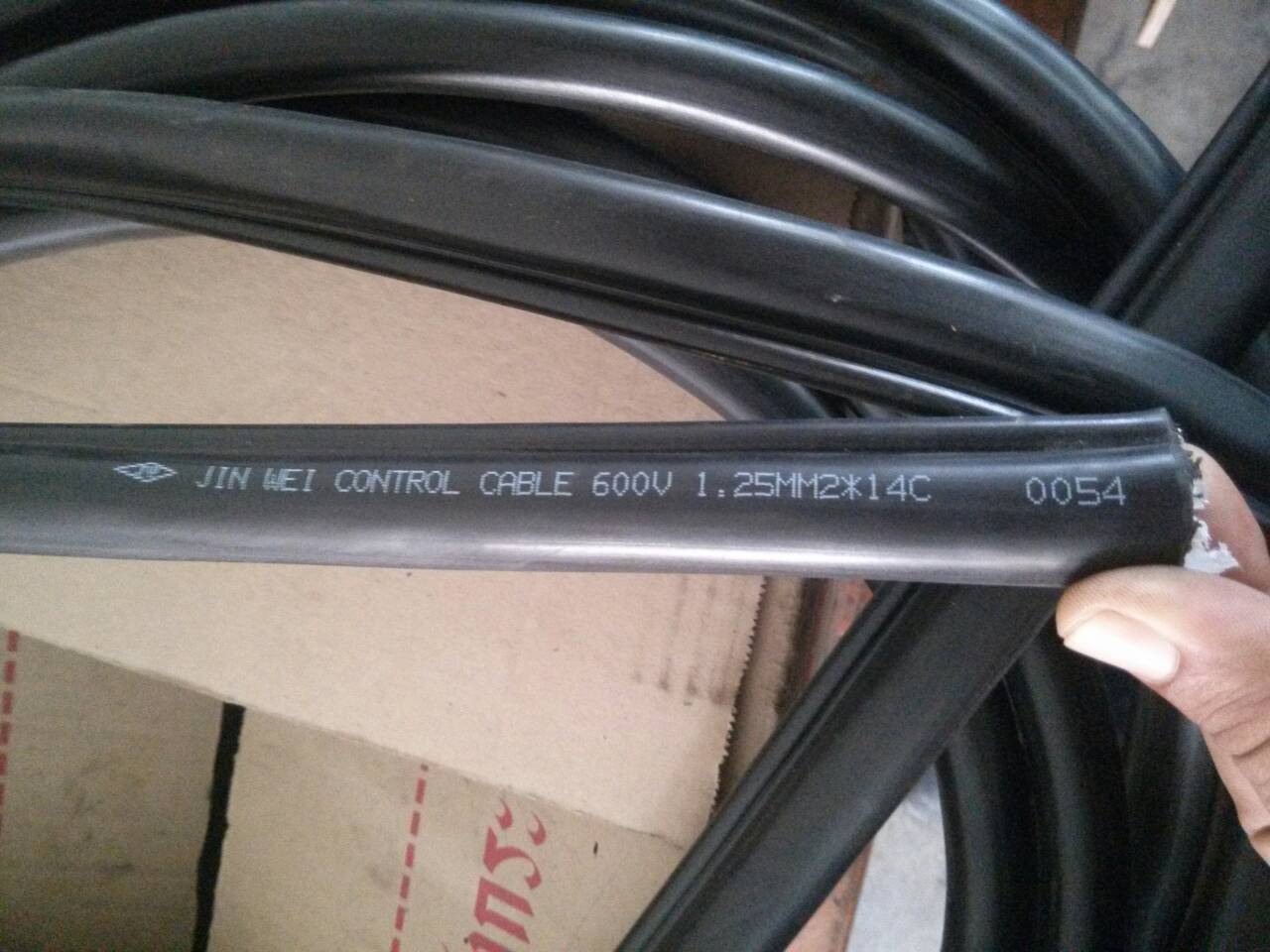 Crane Wire 14 core 1.25 sqmm/สายไฟรอกเครนไฟฟ้า/สายสวิทช์รอกเครนไฟฟ้า/สายไฟ 14 ไส พร้อมมีสลิง ( ขายเป็นเมตร )