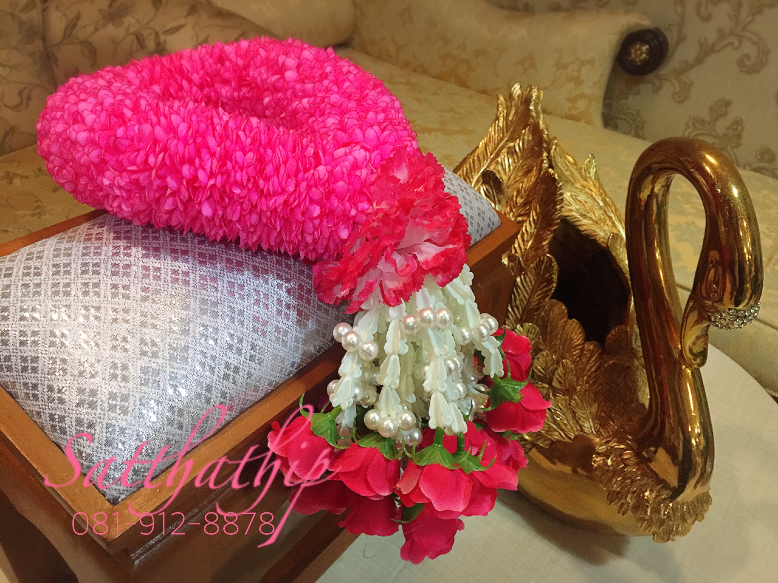 พวงมาลัยผ้า ดอกมัม (ร้อยด้วยกลีบ) สีชมพูบานเย็น - พวงมาลัยผ้า - Fabric garland