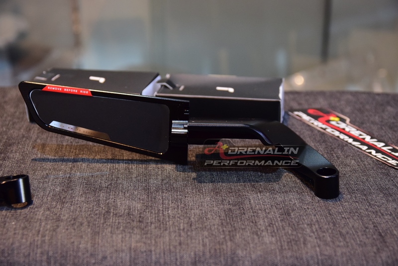 กระจกข้าง Rizoma รุ่น stealth สำหรับ Monster 937 ทำหน้าที่เป็นเหมือนสปอยเลอร์ สร้างแรงกด downforce