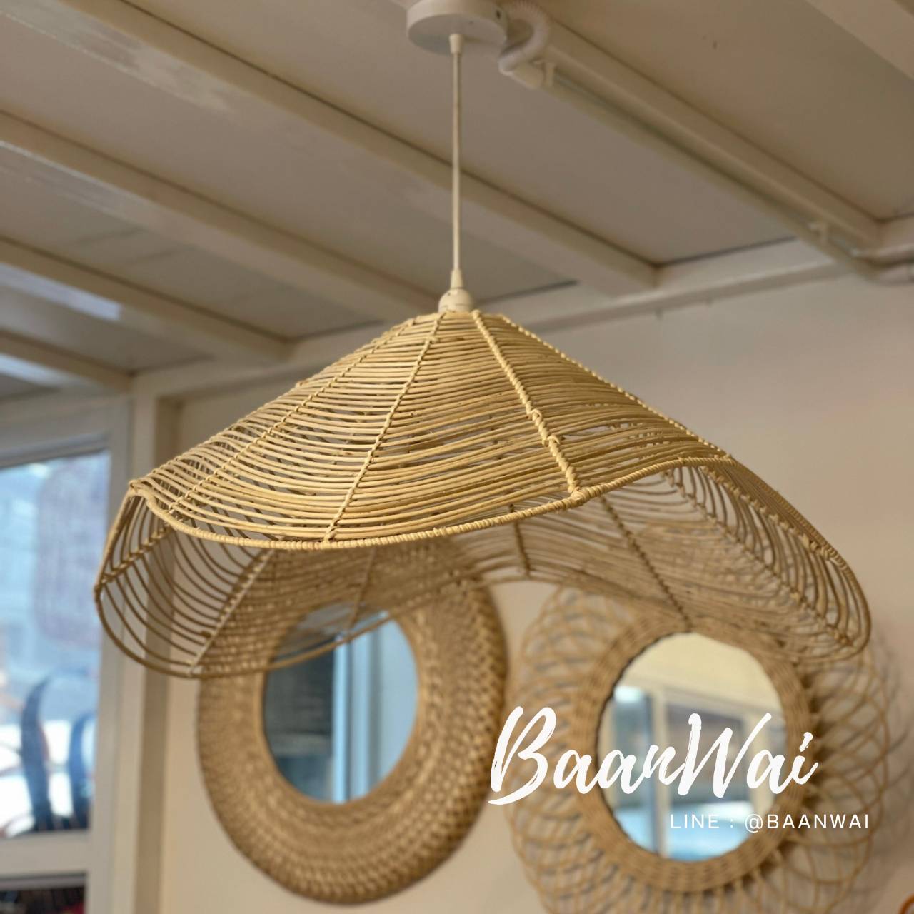 โคมไฟหวาย ทรงสามเหลี่ยม ขนาด 70*70*29 cm