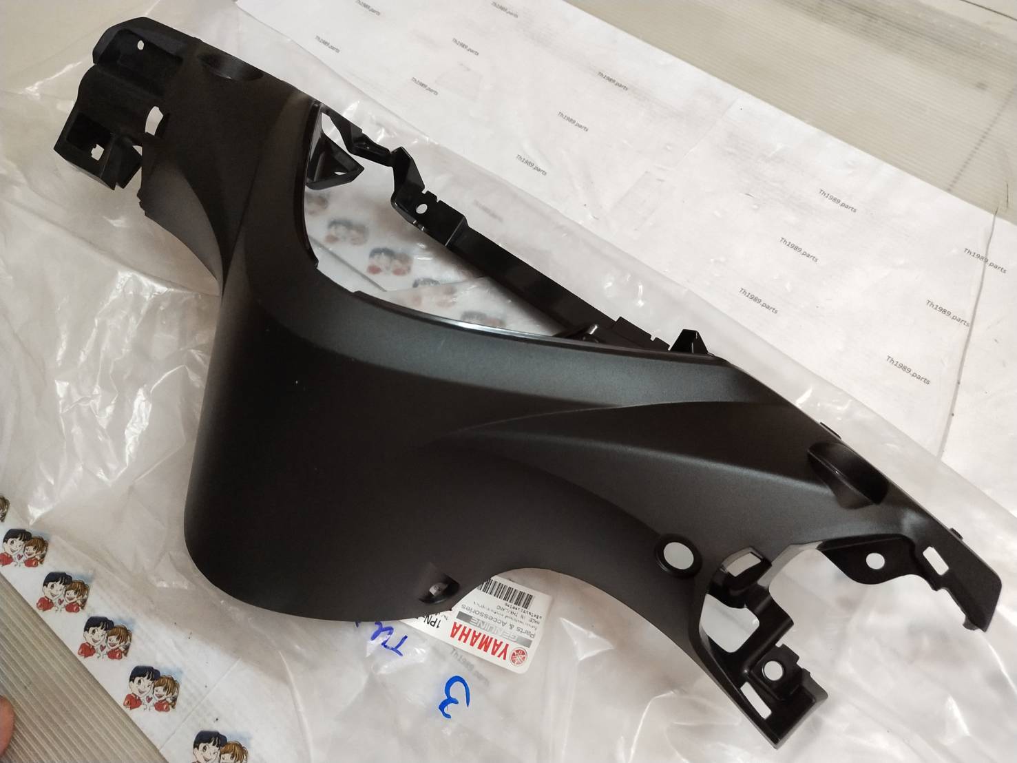 ฝาครอบแฮนด์หลังสีดำ มีโอ 125i สำหรับรุ่น MIO125I อะไหล่แท้ YAMAHA 1PN-F6145-00