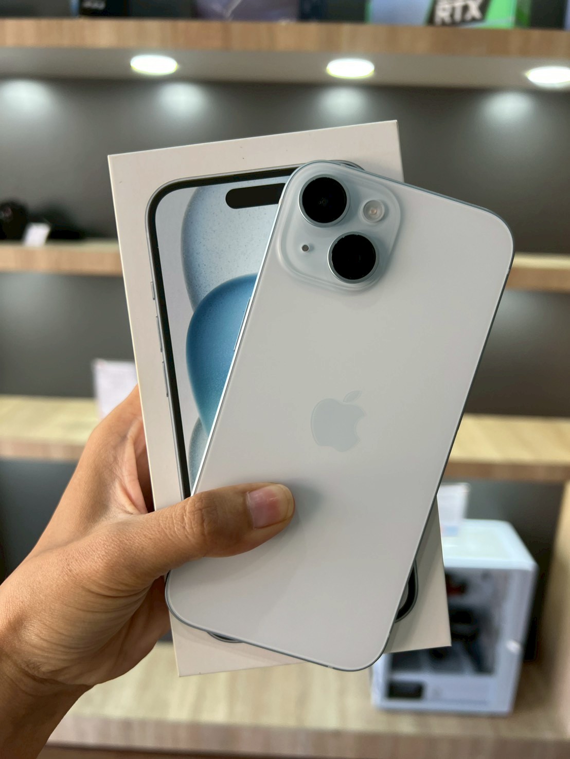 iPhone 15 128GB Blue