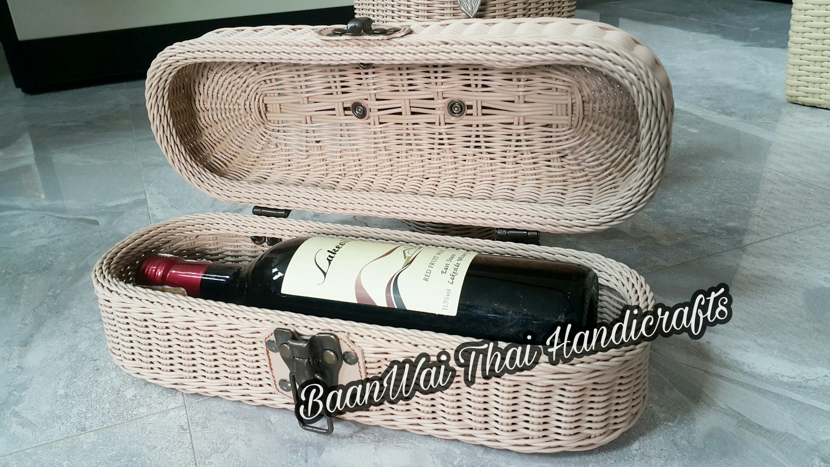 ตะกร้าใส่ขวดไวน์ หวายเทียม ฝาปิด