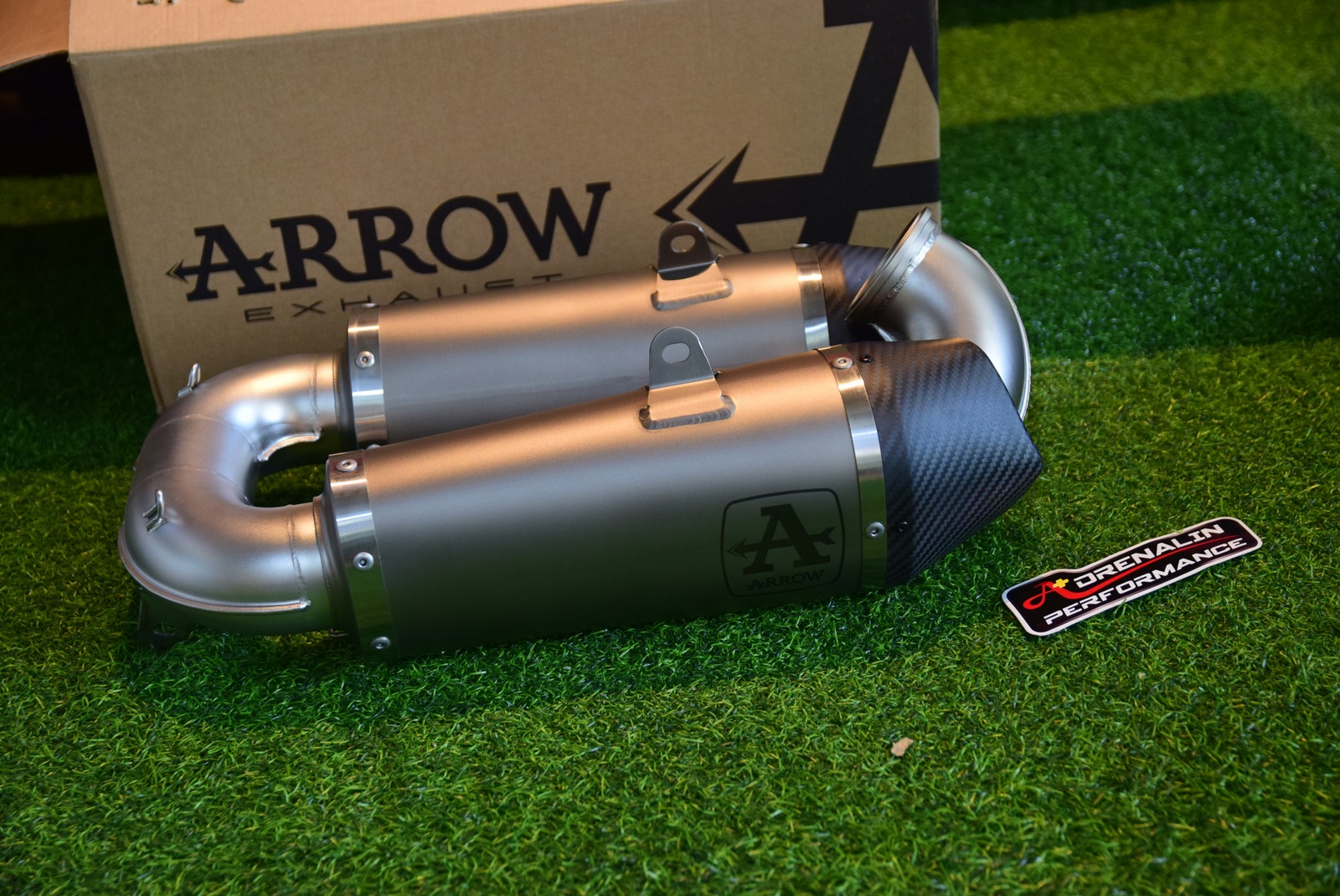 ท่อ Arrow works สำหรับ Panigale V2 2020+ สลิปออน ไทเทเนียม ปากคาร์บอน (For Exhibition only)