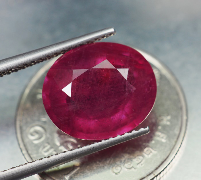 พลอยทับทิม (Ruby) 7 กะรัตสีแดงเข้ม