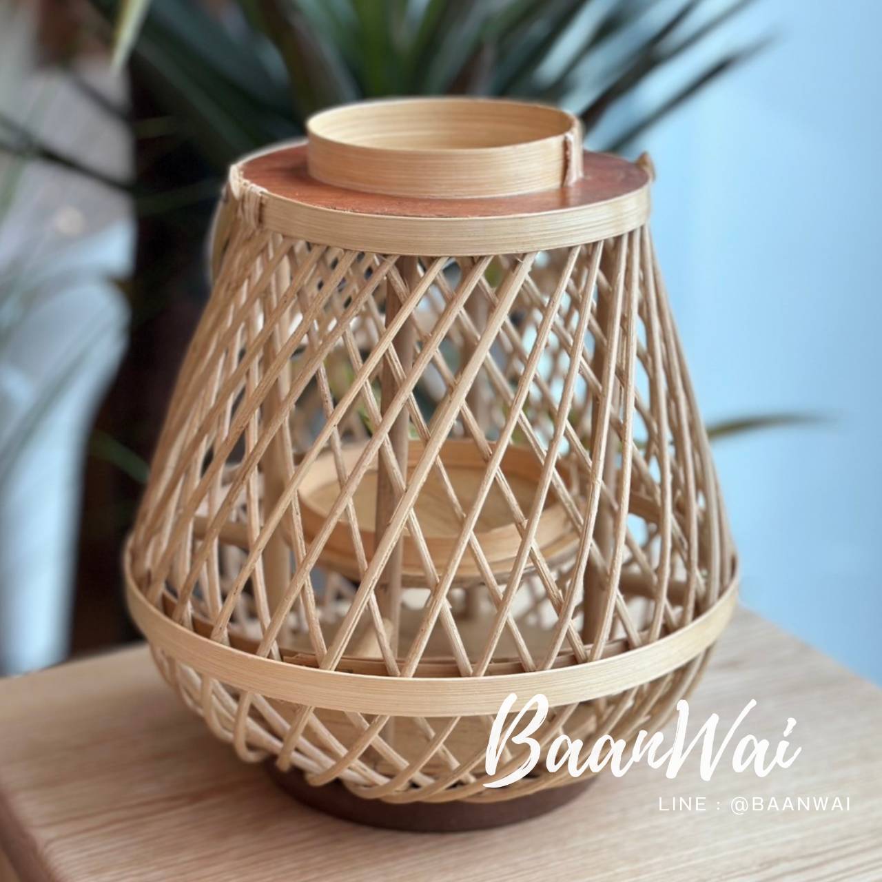 โคมไฟไม้ไผ่ ตั้งโต๊ะ ลายสานไขว้ ขนาด 25 * 27 cm Candle Lamp