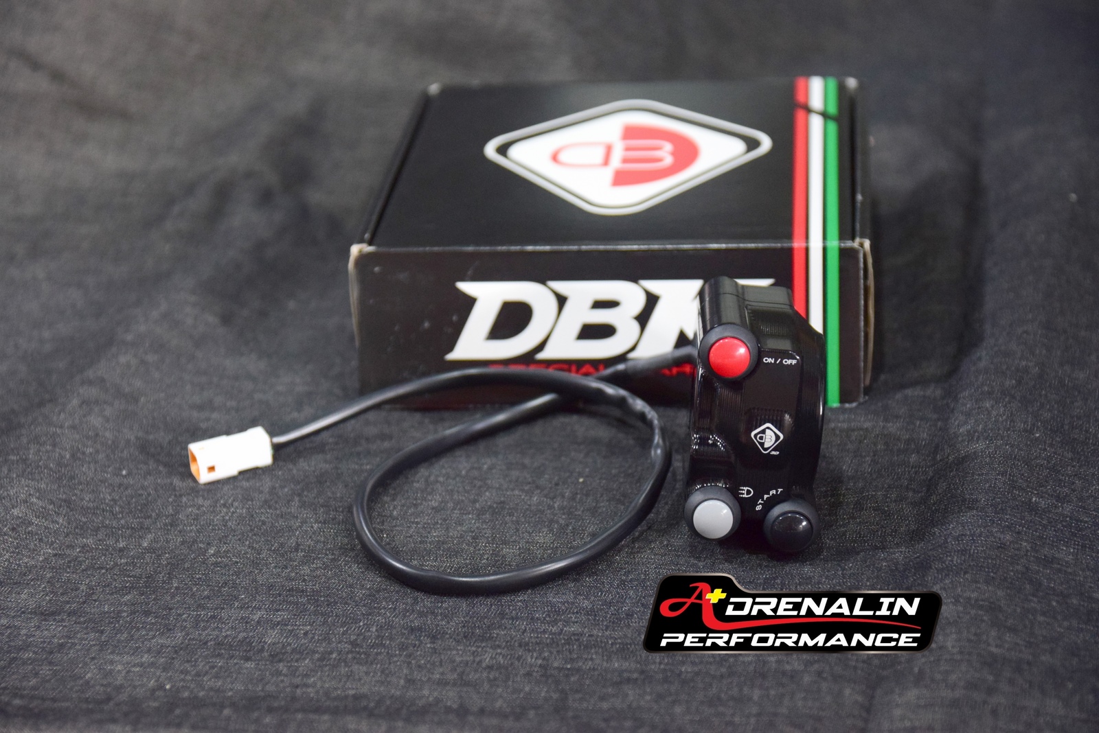 Ducabike ครอบประกับ+ สวิทช์ แผงควบ ฝั่งขวา เบรค สำหรับ Panigale V2 ตรงรุ่นไม่ต้องแปลง