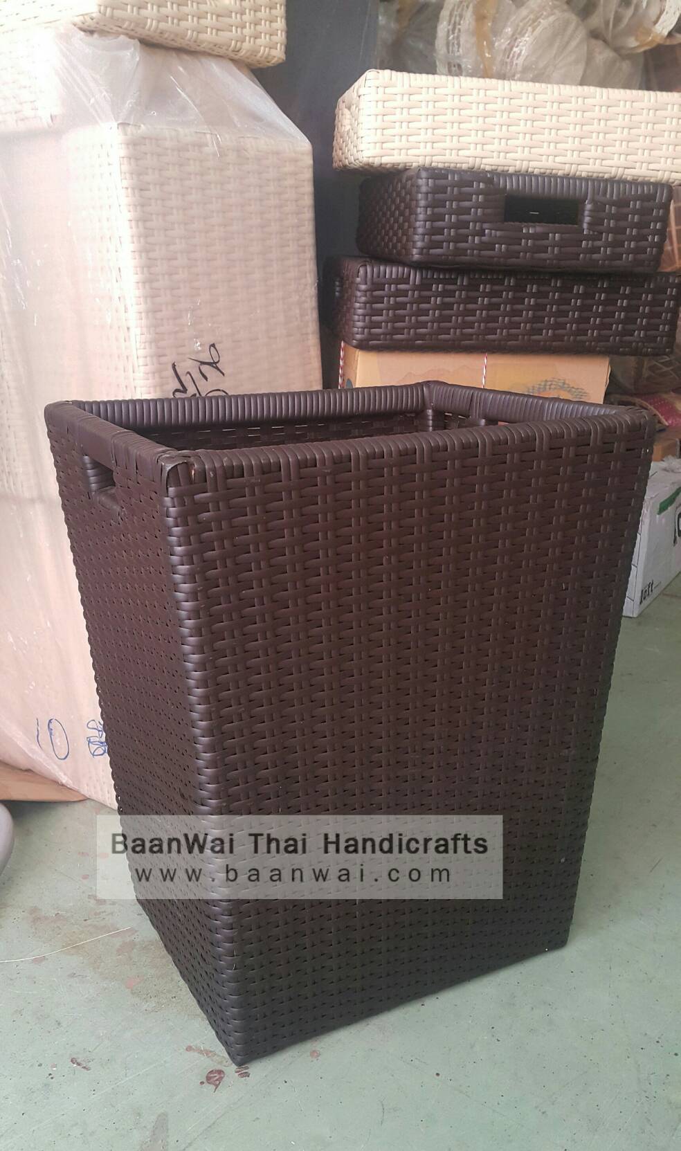 ตะกร้าใส่ผ้า ทรงเหลี่ยม วัสดุหวายเทียม