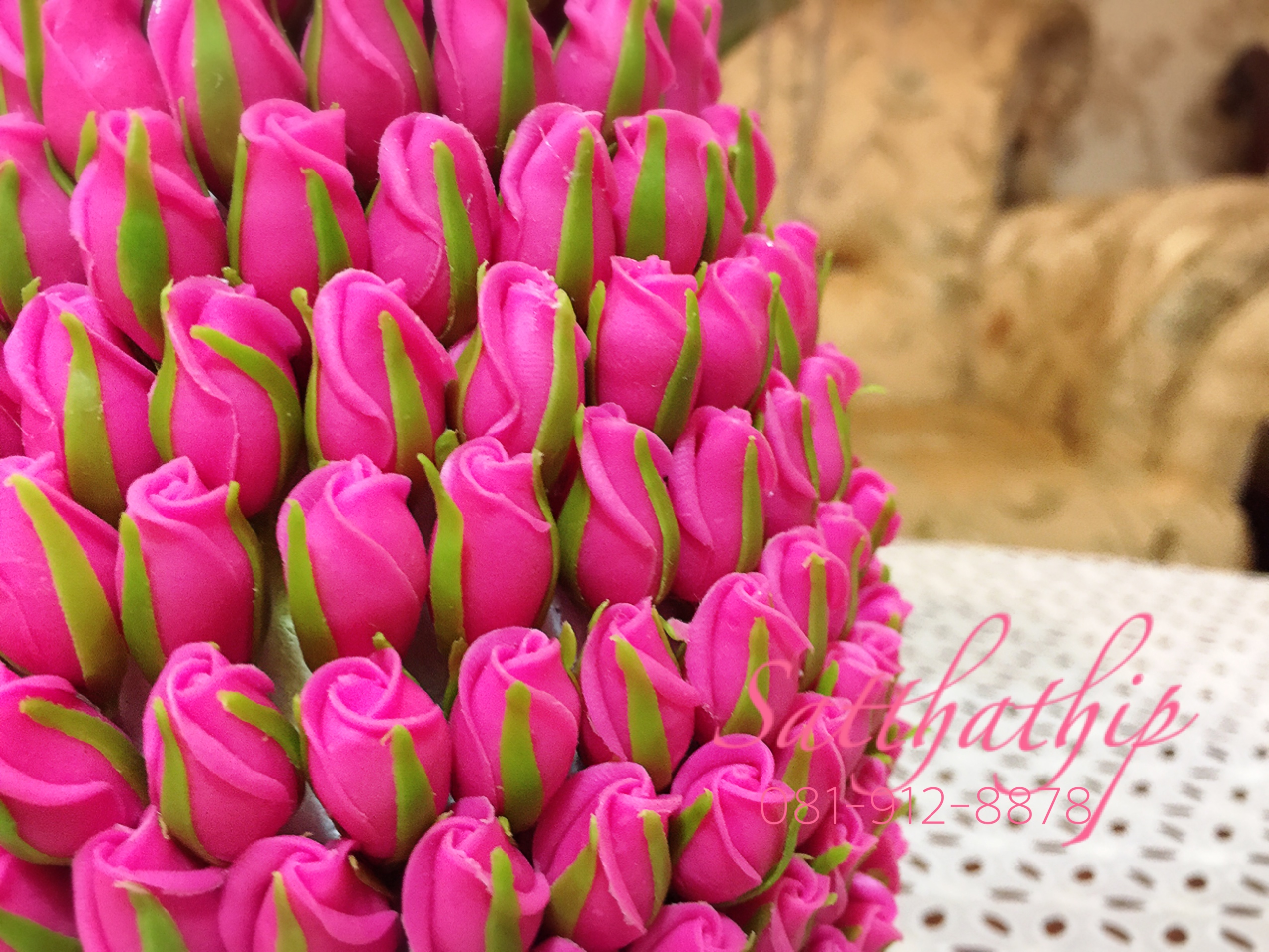 พานพุ่มดอกกุหลาบ ประดิษฐ์จากดิน [5.5 นิ้ว 2,500 บาท/คู่]