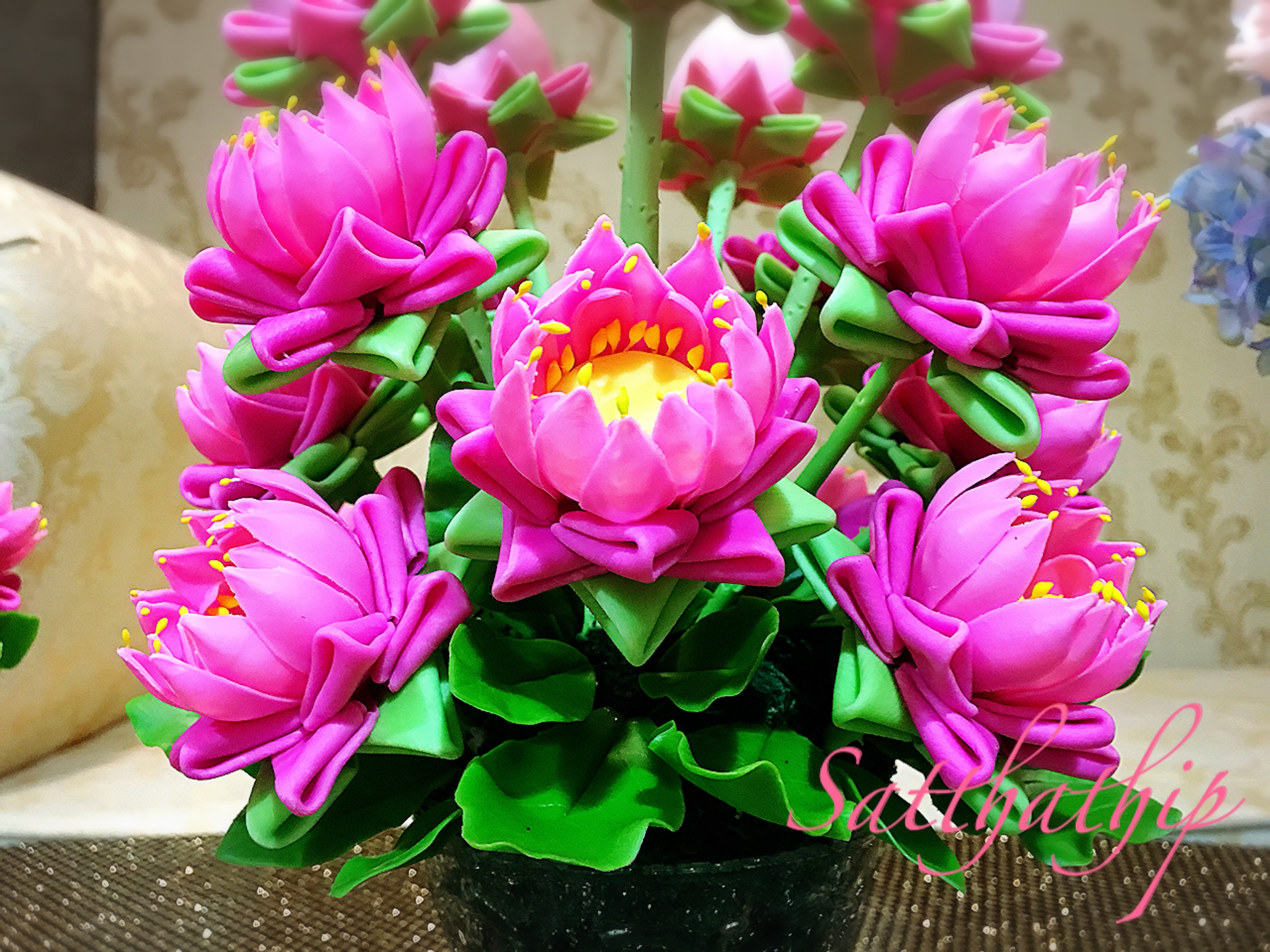 พานดอกบัว - ดอกบัวประดิษฐ์ - แจกันดอกบัวพับ (ข้างละ 18 ดอก) ประดิษฐ์จากดิน - Lotus Flower