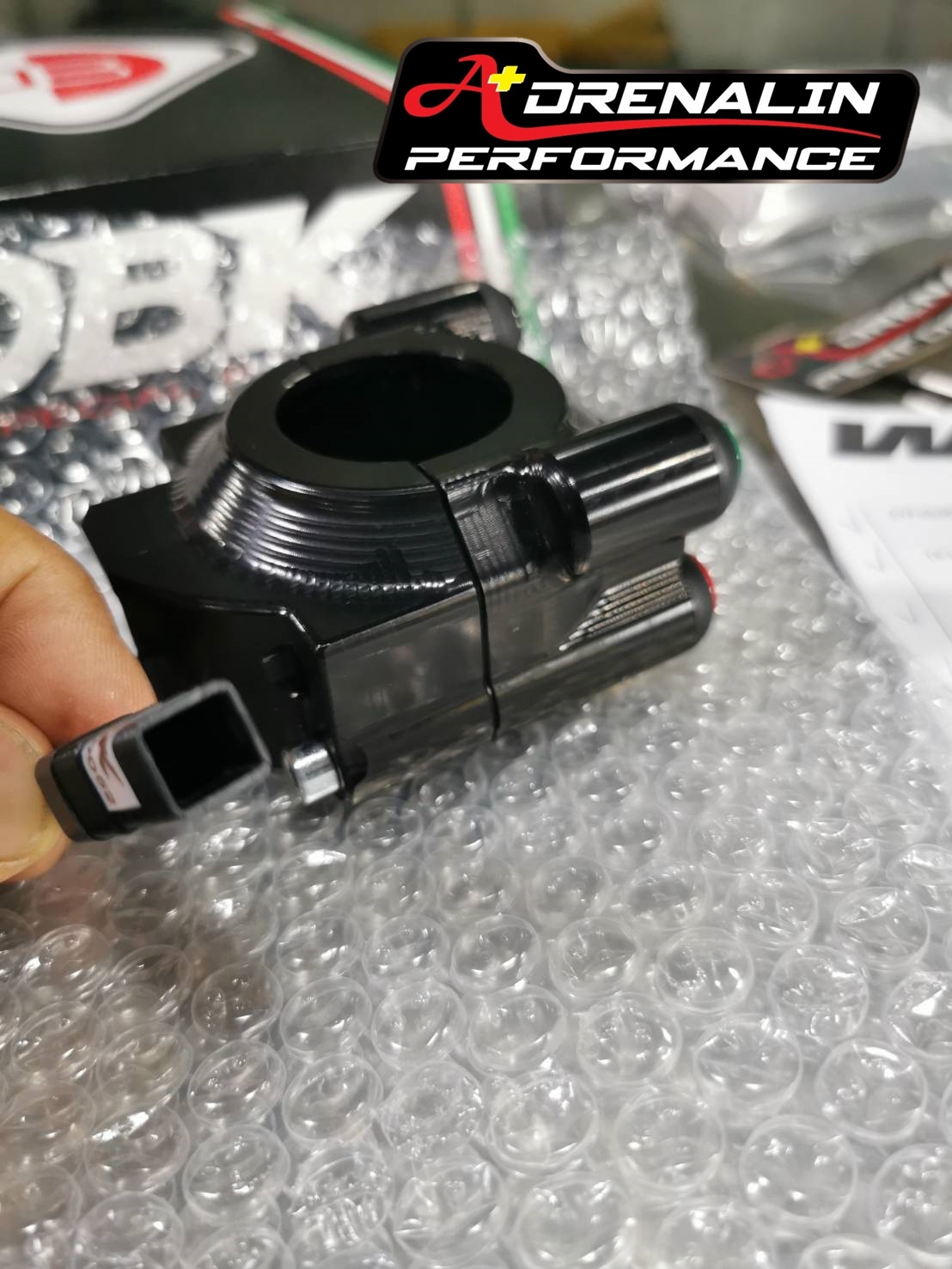 Ducabike ครอบประกับ+ สวิทช์ แผงควบคุม ฝั่งขวา เบรค สำหรับ Panigale V4 ตรงรุ่นไม่ต้องแปลง สำเนา