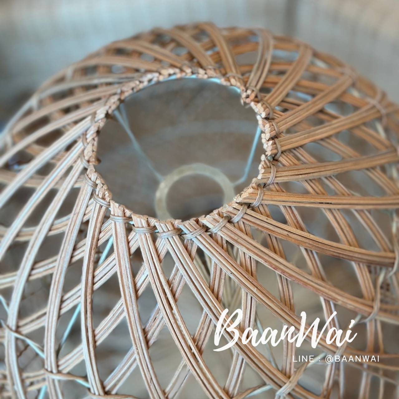 โคมไฟหวาย สานไขว้ ทรงสูง ขนาด 40 * 52 cm