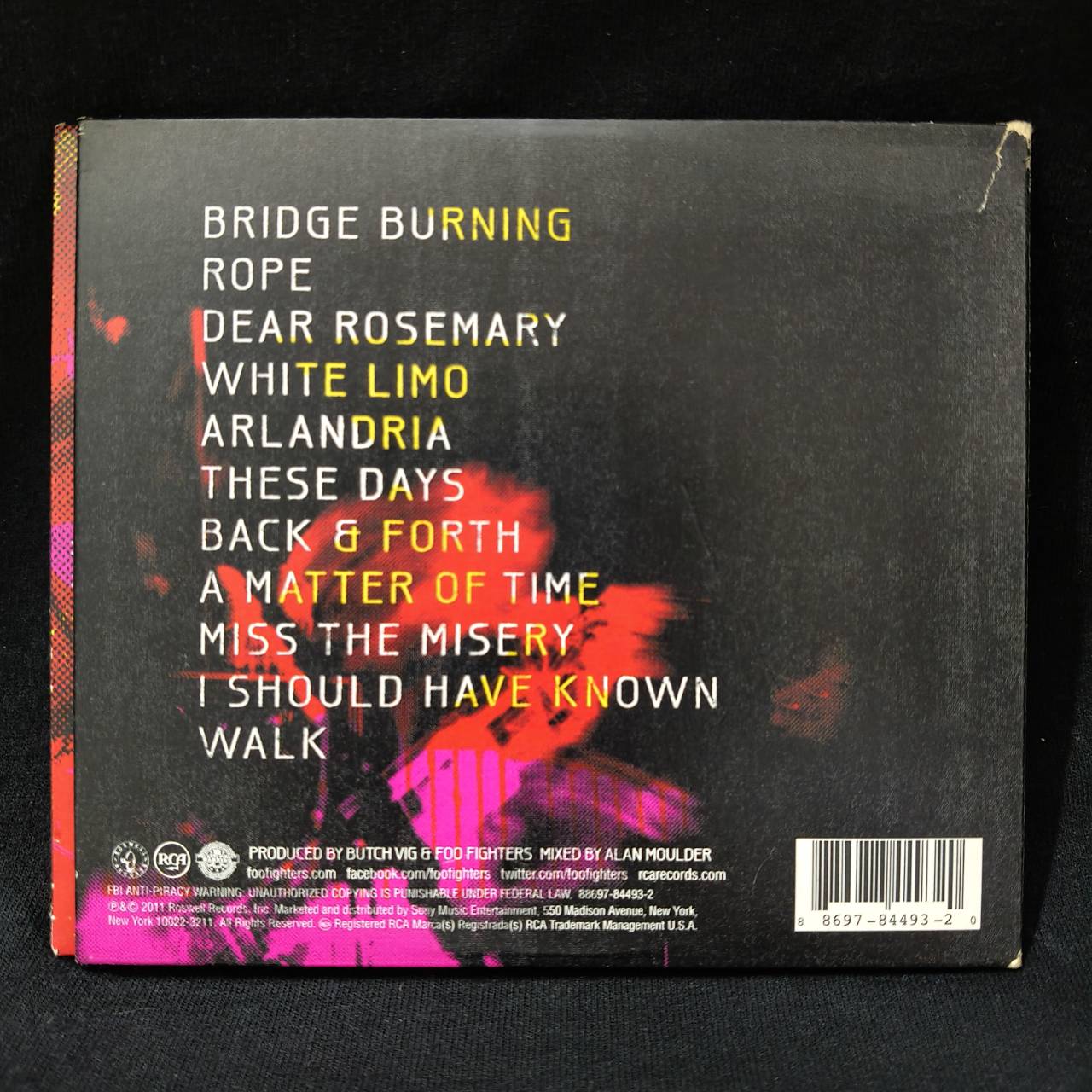 Foo Fighters – Wasting Light / USA / กล่องกระดาษมีตำหนิฉีก / แผ่นดี