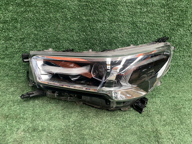 ไฟหน้า L LED ขอบเงิน Toyota Revo 2020-2024