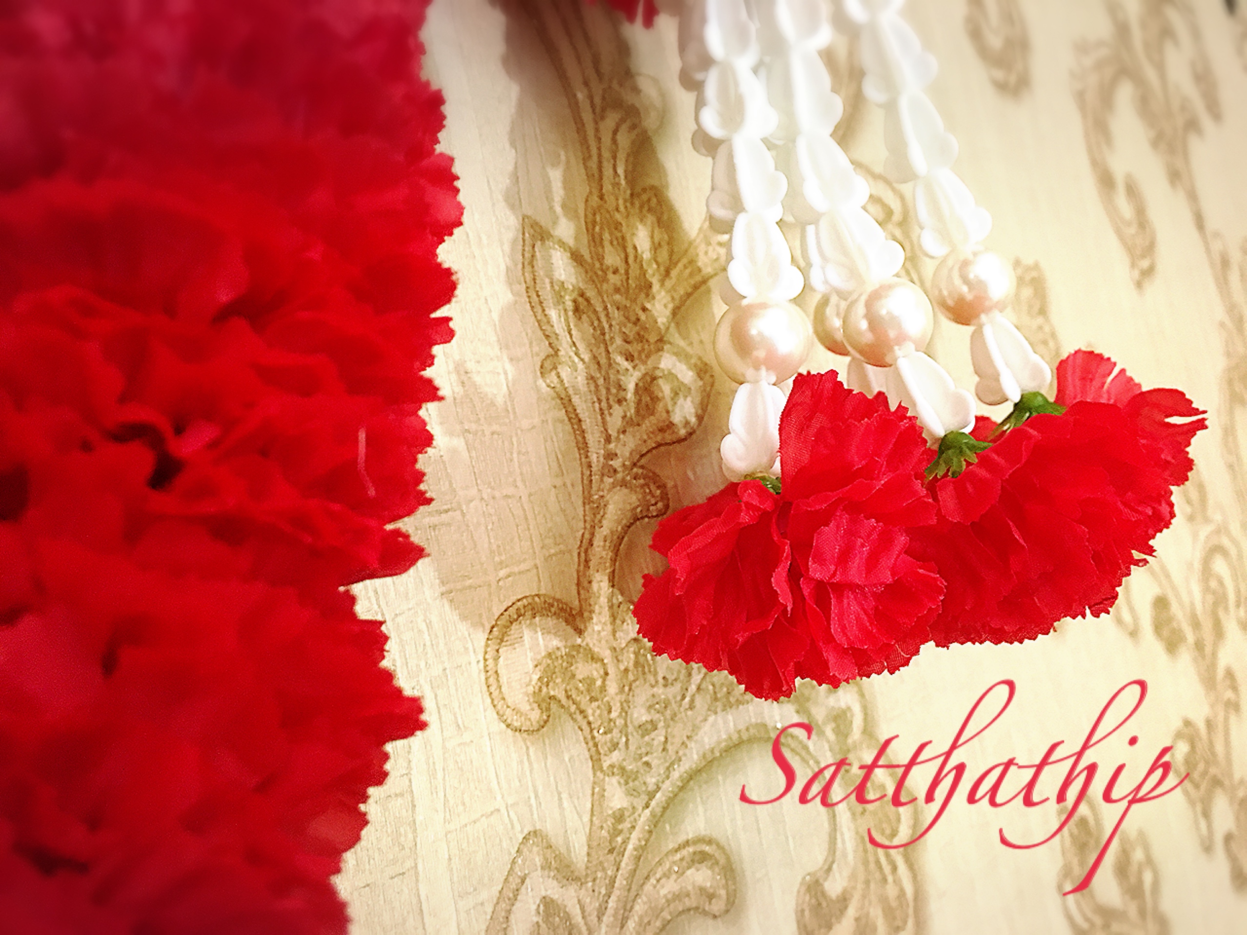 พวงมาลัยผ้าสองชาย [แบบตัดก้านดอกร้อยแน่น 400 บาท/เมตร]