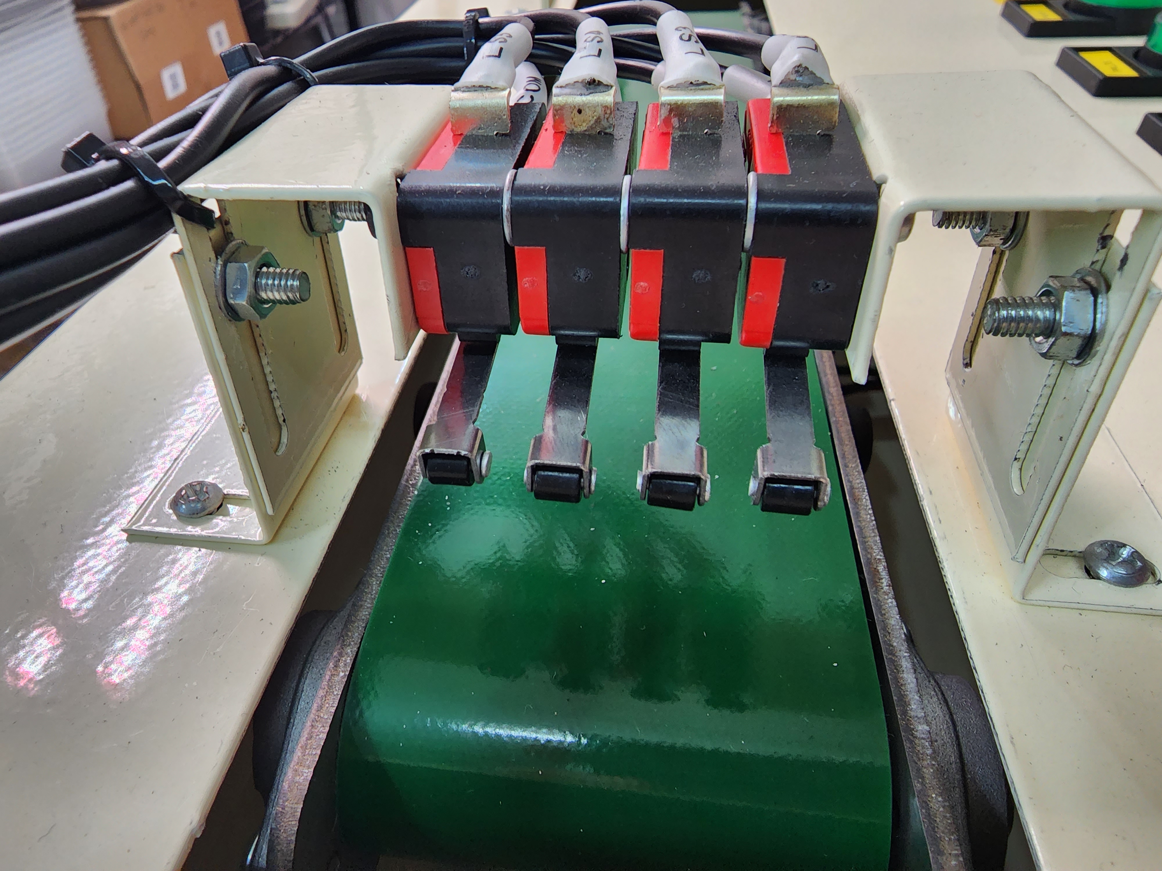 ชุดฝึกอบรม PLC พร้อม ชุด Conveyor สำหรับการจำลองการทำงานเครื่องจักร