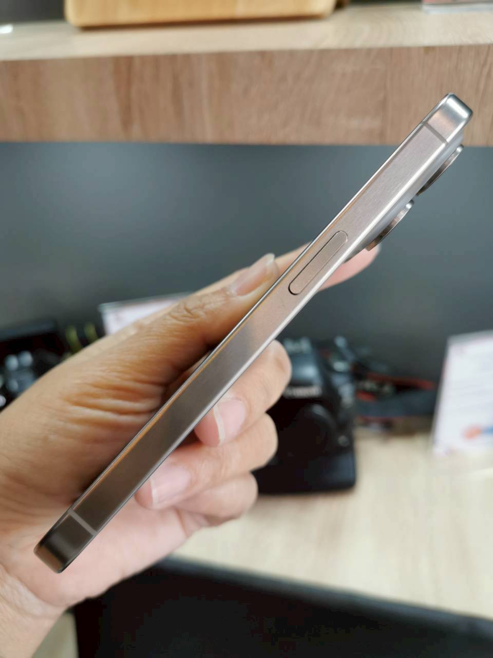 iPhone 15 Pro 1TB Natural Titanium