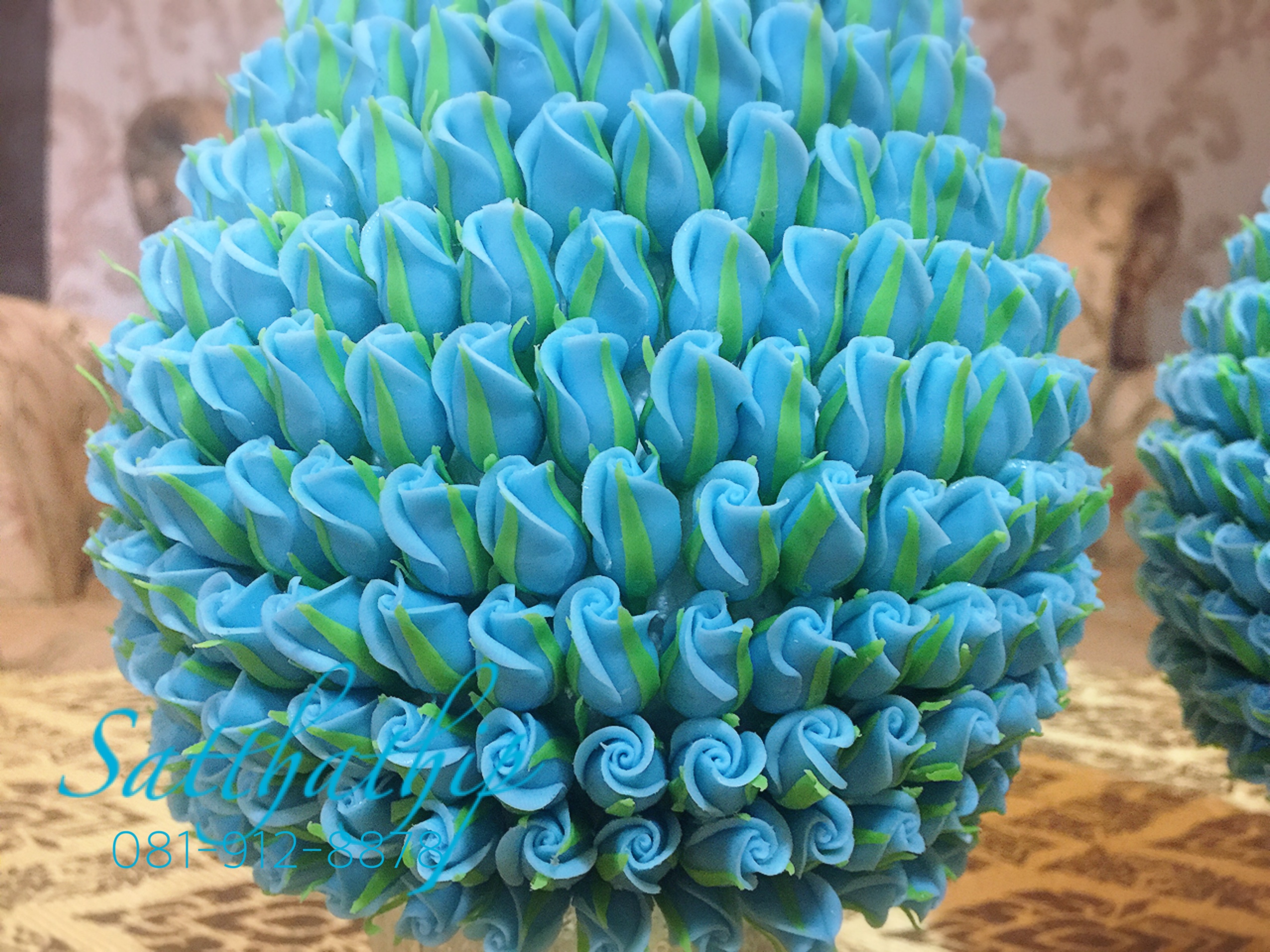 พานพุ่มดอกกุหลาบ ประดิษฐ์จากดิน [8 นิ้ว 4,000 บาท/คู่]