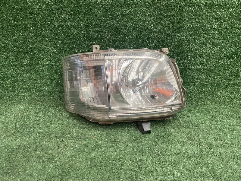 ไฟหน้า R Toyota Commuter 2010-2013