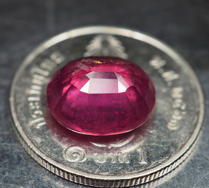 พลอยทับทิม (Ruby) 5.60 กะรัตสีชมพูอมม่วง