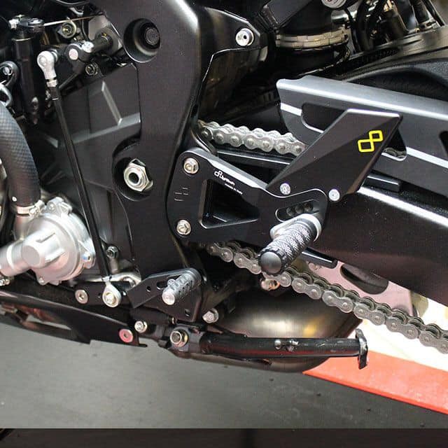 Lightech- เกียร์โยง (Rearsets) รุ่น มาตราฐาน สำหรับ GSXR1000 2017+