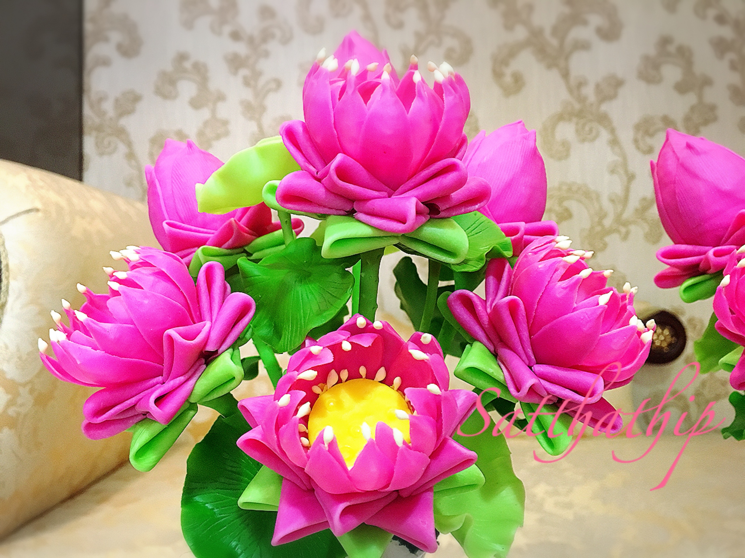 แจกันดอกบัว - ดอกบัวประดิษฐ์ - แจกันดอกบัวพับสีชมพู (ข้างละ 7 ดอก) ประดิษฐ์จากดิน - แจกันดอกบัวประดิษฐ์ - Lotus Flower