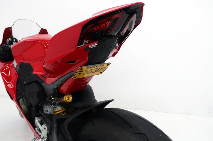 ท้ายสั้น futurismoto ไฟเลี้ยวในตัว สำหรับ Panigale V4 2025+