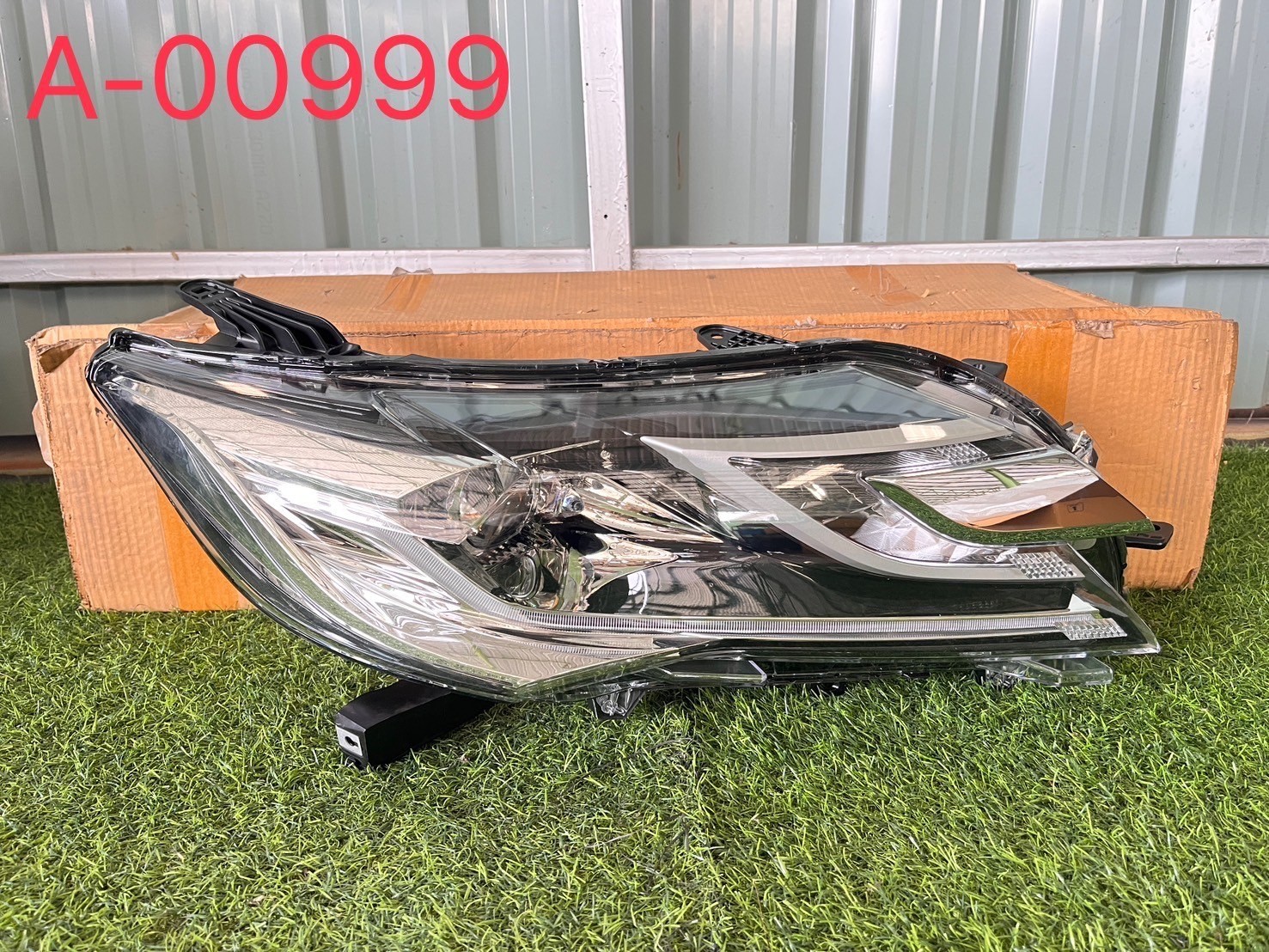 ไฟหน้า R Mitsubishi Pajero 2015 ใหม่แท้