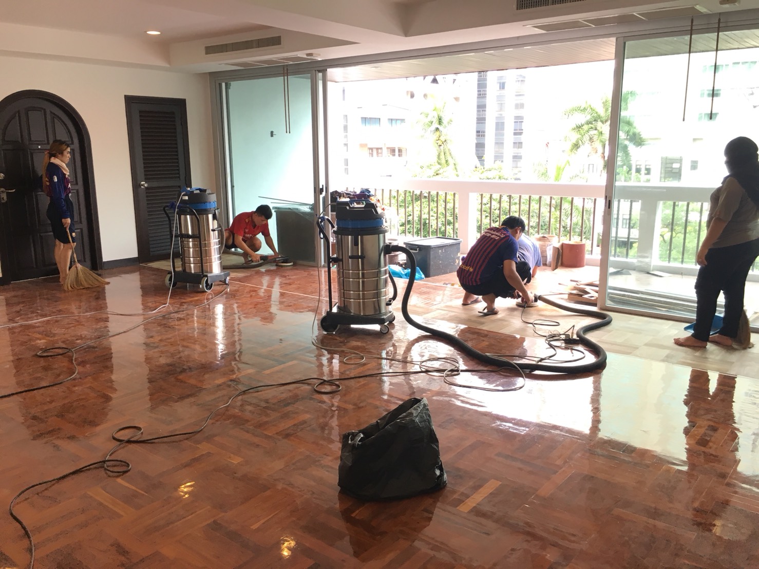 ช่างสมพร ปาร์เก้ ช่างปาร์เก้ รับขัดพื้นไม้ ปูปาร์เก้