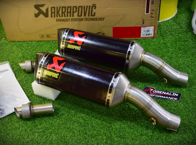 ท่อ Akrapovic สลิปออน คาร์บอน สำหรับ ZX6R 2019+ (For Exhibition only)