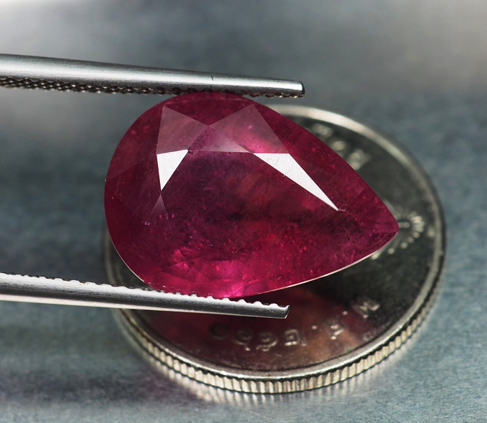 พลอยทับทิม (Ruby) 8.20 กะรัตสีชมพูอมม่วง