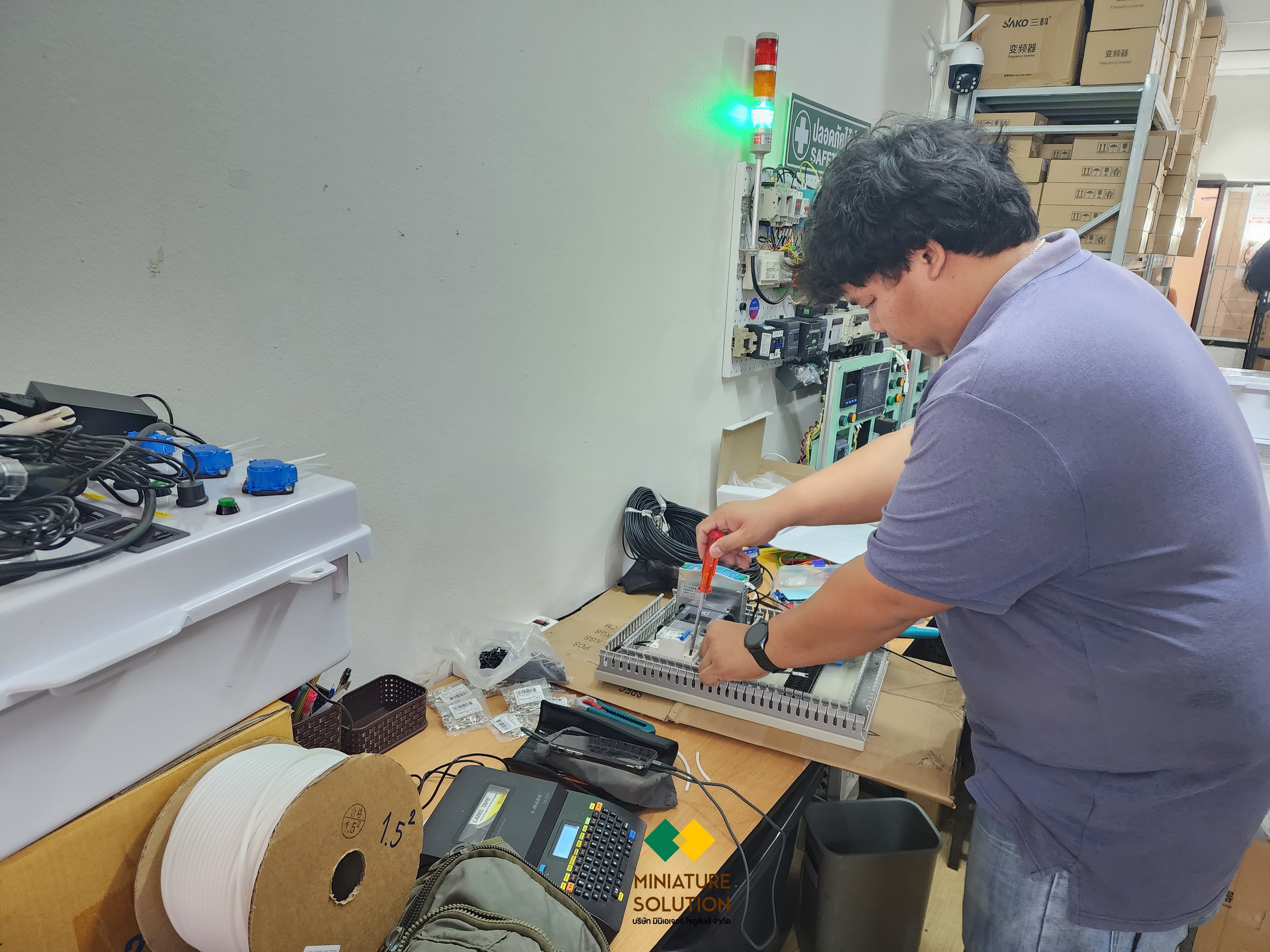 ตู้ควบคุม AHU ระบบทำความเย็นตู้คอนเทนเนอร์ วัดอุณหภูมิ ความชื้น วัดการใช้พลังงานไฟฟ้าเพื่อลดค่าไฟ