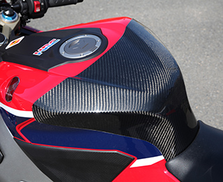 Magical Racing กันถังคาร์บอน (Tank cover) สำหรับ CBR1000 17+